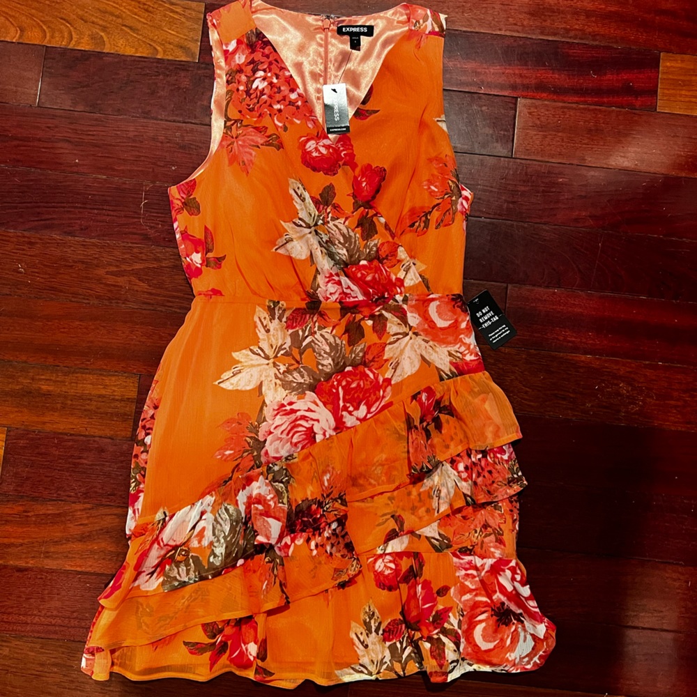 🌸 EXPRESS 🌸 NWT Floral Dress